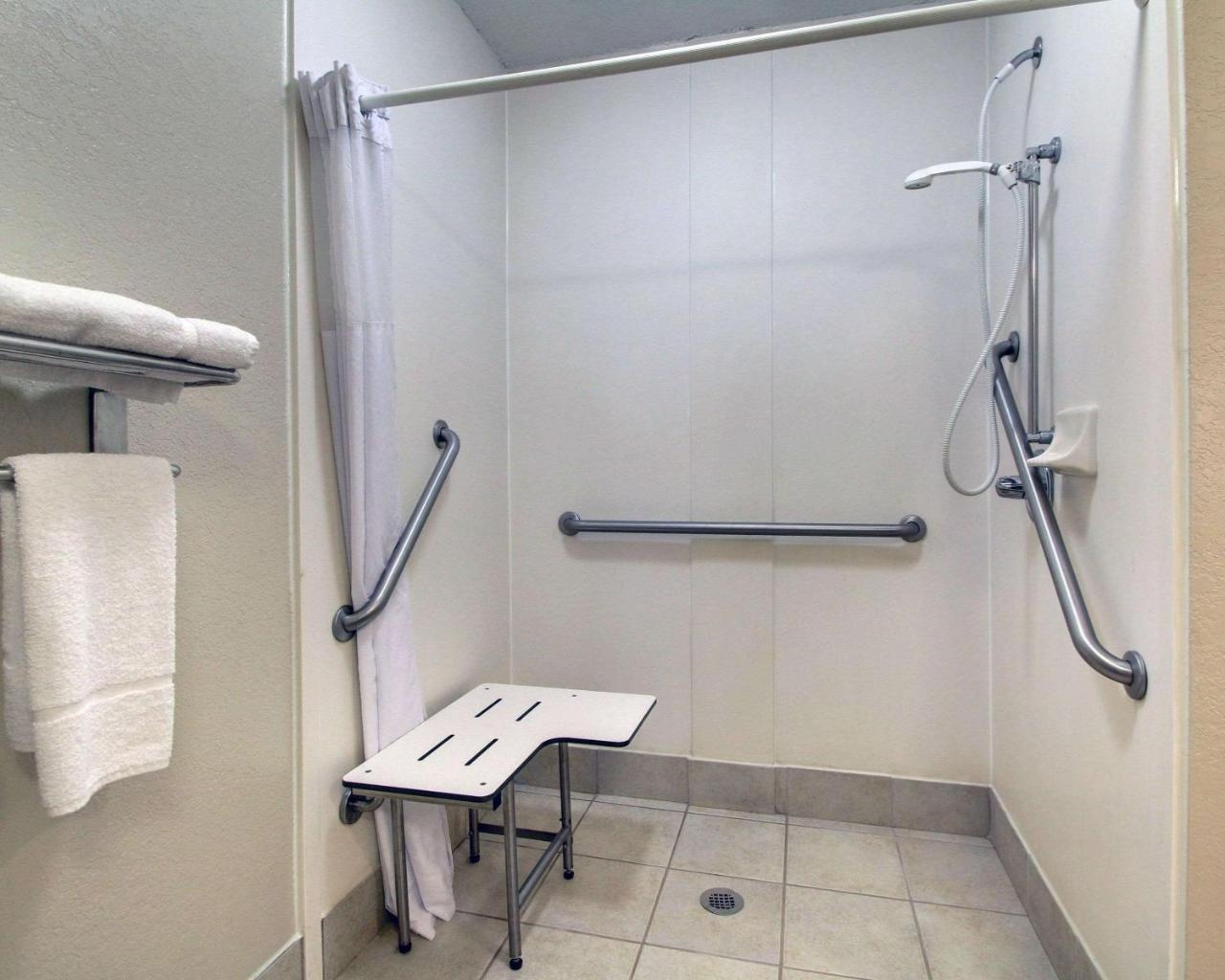 Columbia Inn & Suites Esterno foto